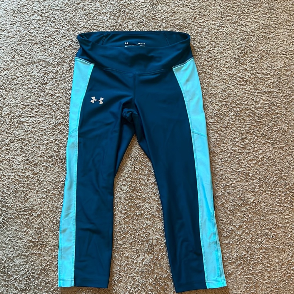 Under Armour capri leggings, size Medium.
